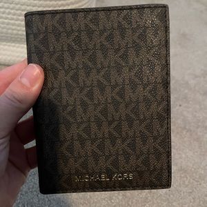 Michael Kors - Signature Logo Passport Case